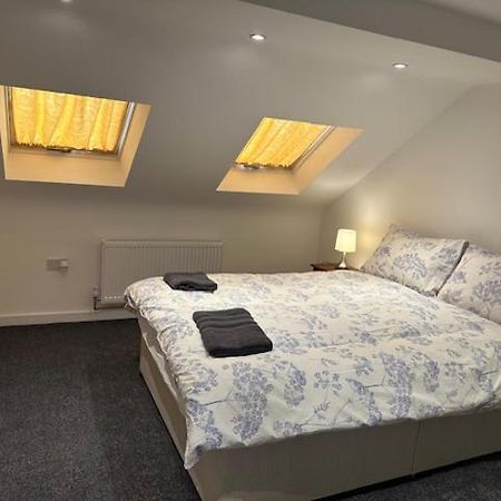 Luton Home Near Airport Private & Shared Bathroom Option Exteriör bild