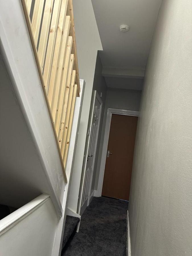 Luton Home Near Airport Private & Shared Bathroom Option Exteriör bild