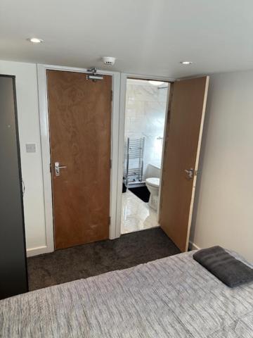 Luton Home Near Airport Private & Shared Bathroom Option Exteriör bild