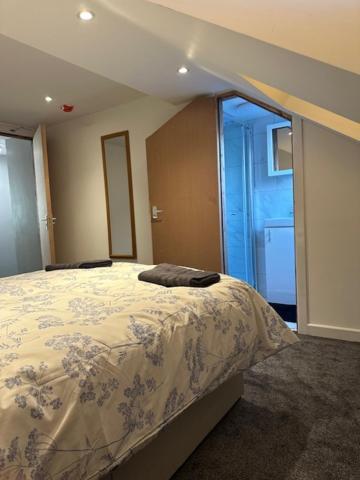 Luton Home Near Airport Private & Shared Bathroom Option Exteriör bild