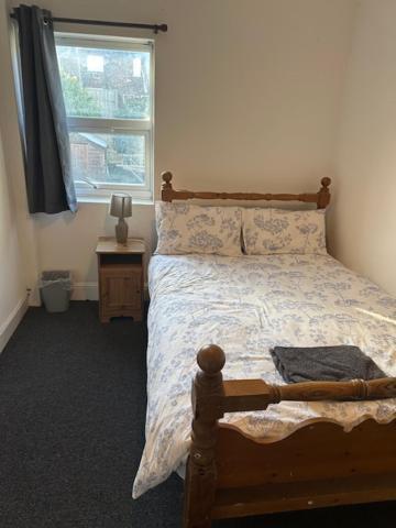 Luton Home Near Airport Private & Shared Bathroom Option Exteriör bild