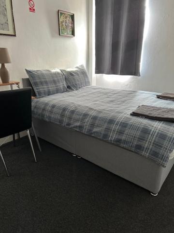 Luton Home Near Airport Private & Shared Bathroom Option Exteriör bild